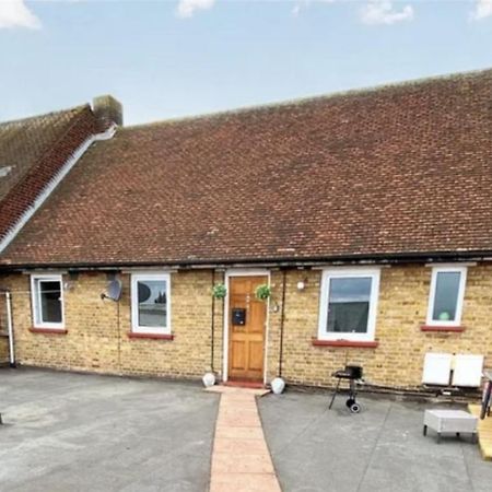 4 Bedroom Property Which Sleeps 8 Very Close To The Harry Potter Studio And Watford Junction Exteriér fotografie
